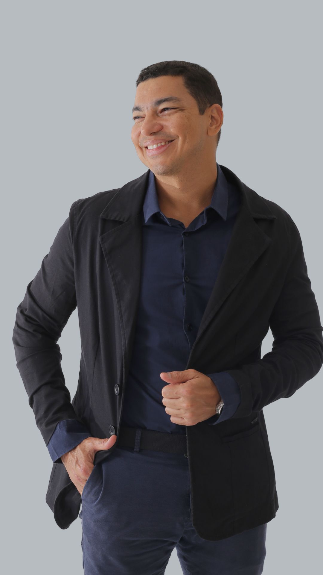Dr. Ricardo cabrales.